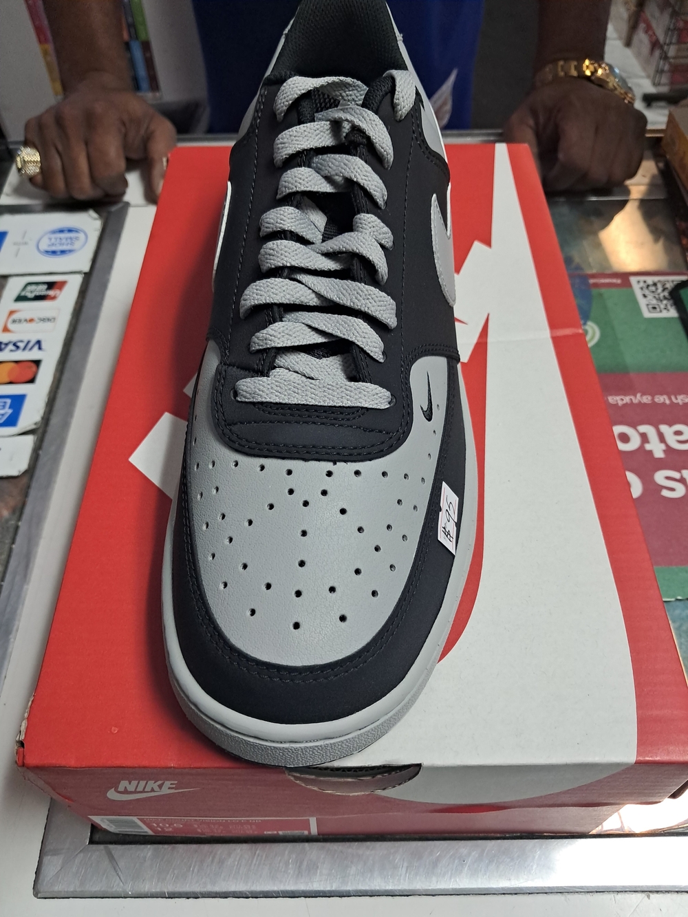 Nike Men’s Low-Top Sneaker - Black & Gray